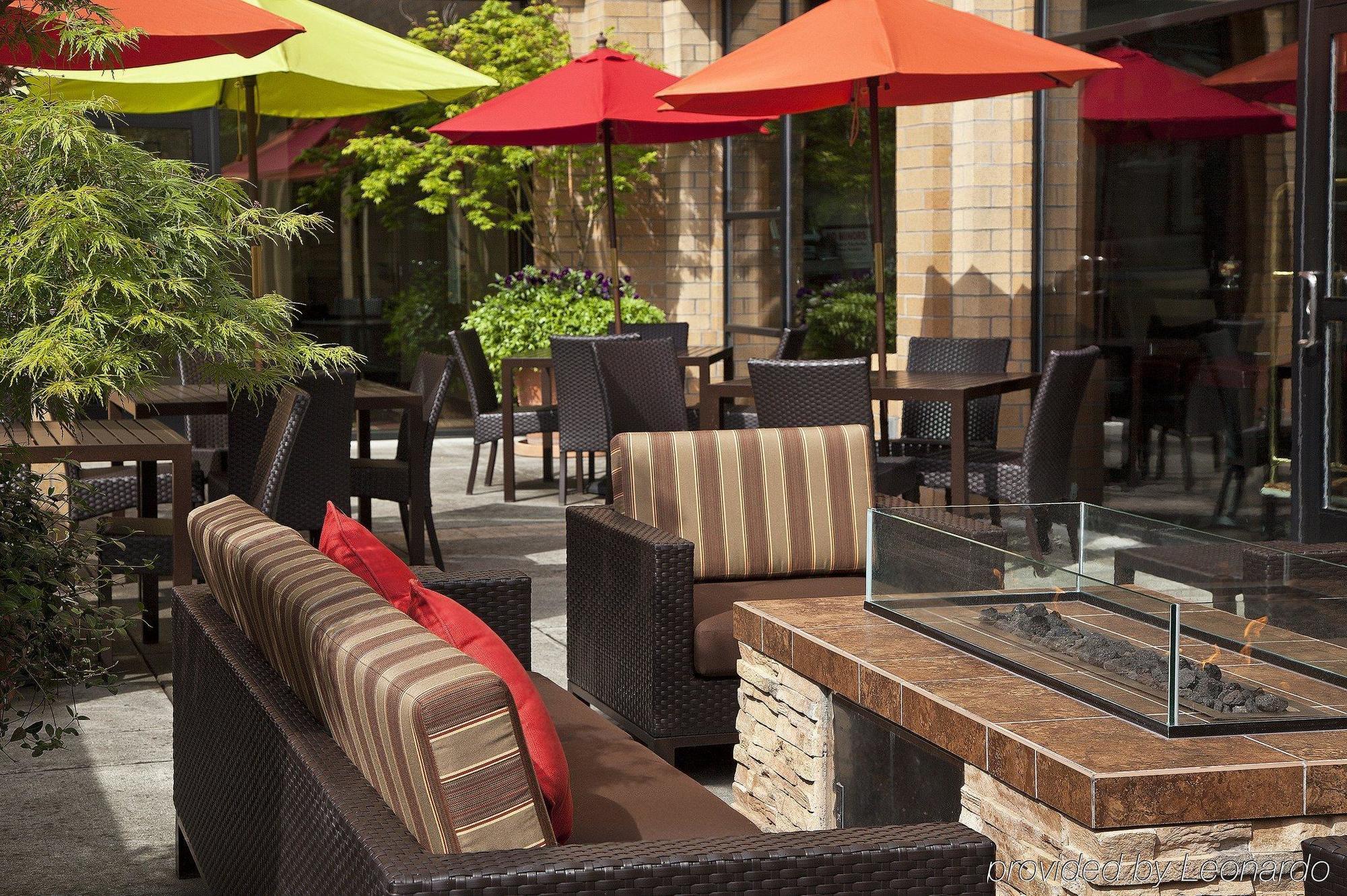 Hotel Courtyard Portland Downtown / Convention Center Restaurant photo